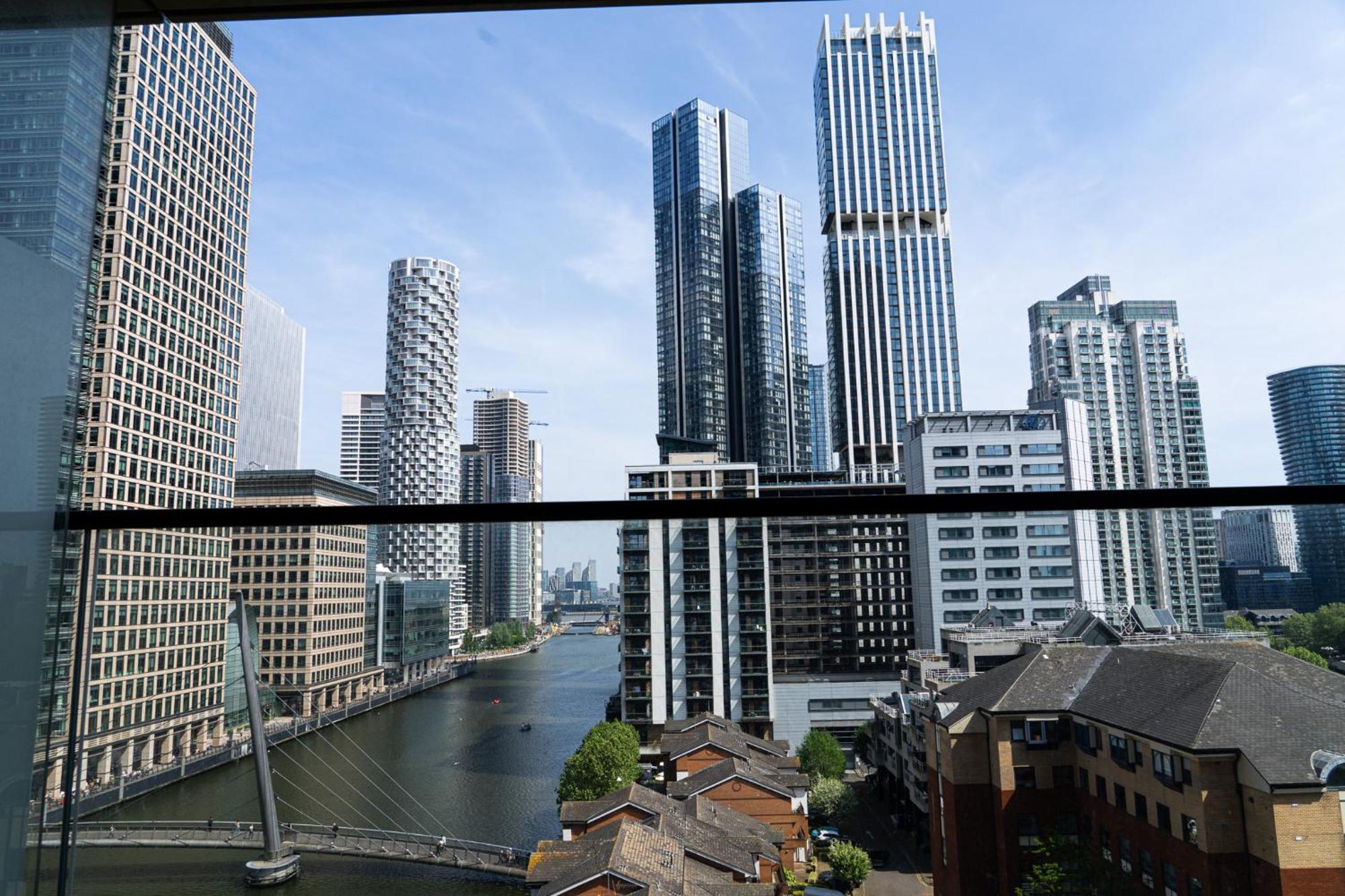 Luxury Balcony Apartment, Canary Wharf Apartment *