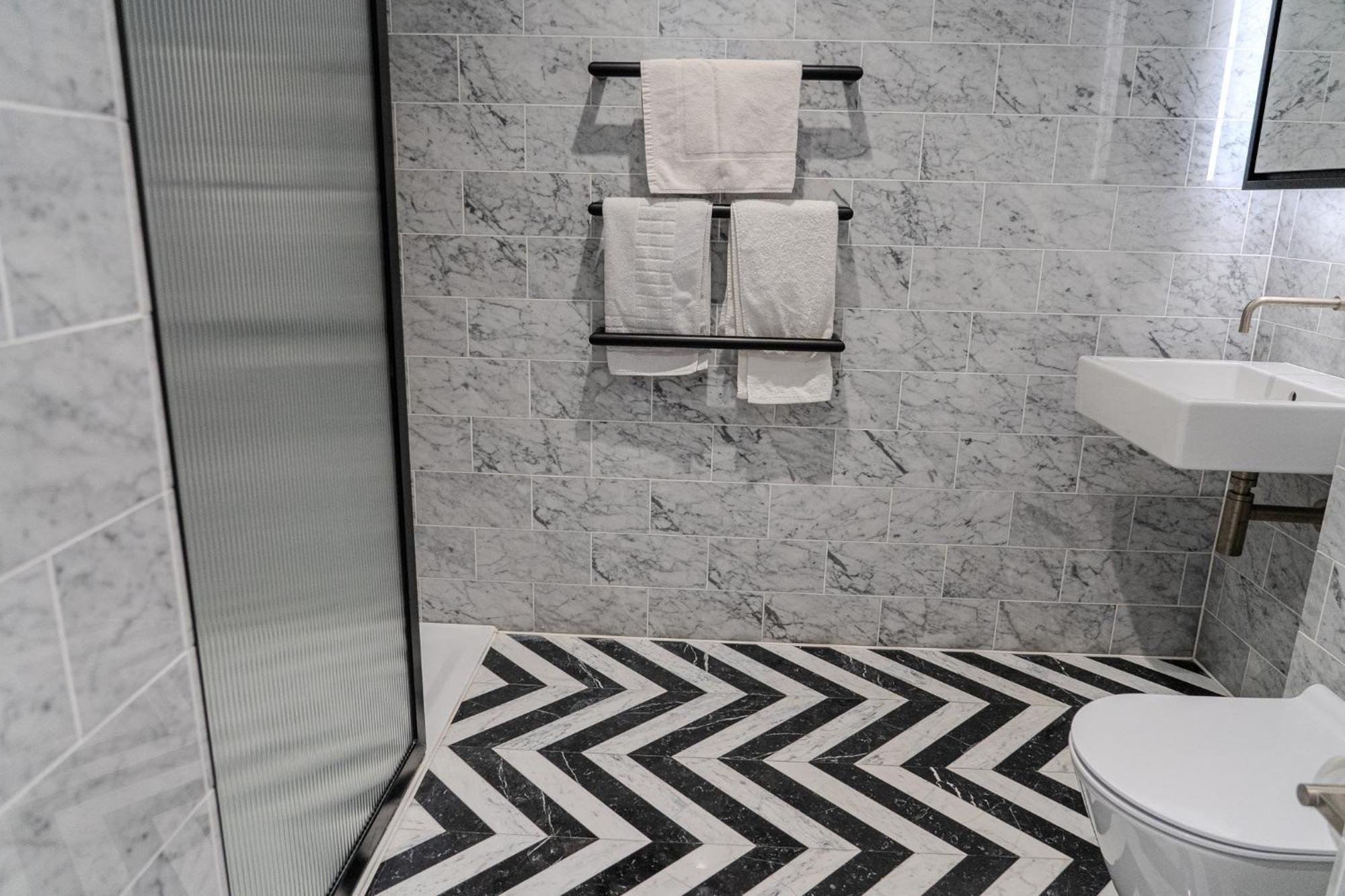 Luxury Balcony Apartment, Canary Wharf London