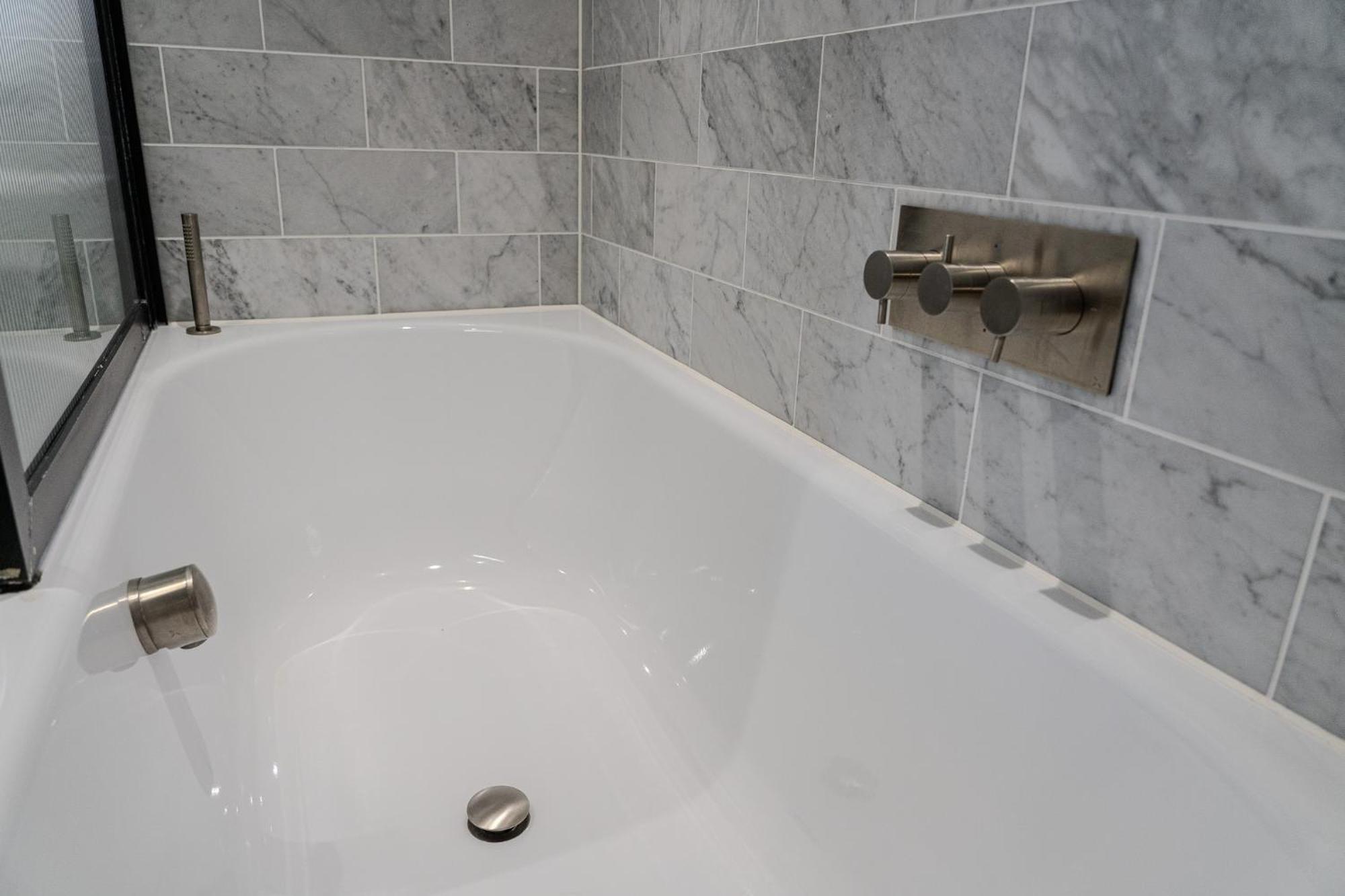 Luxury Balcony Apartment, Canary Wharf * London
