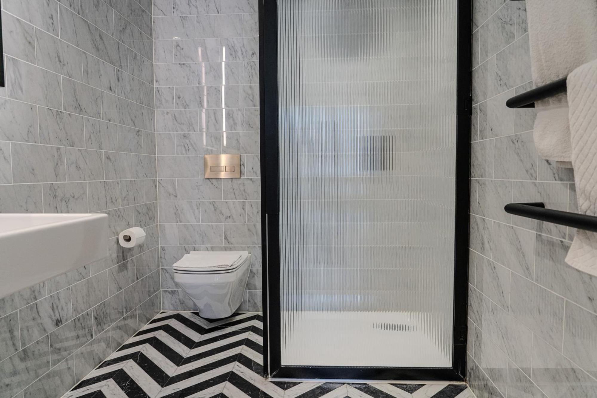 Luxury Balcony Apartment, Canary Wharf