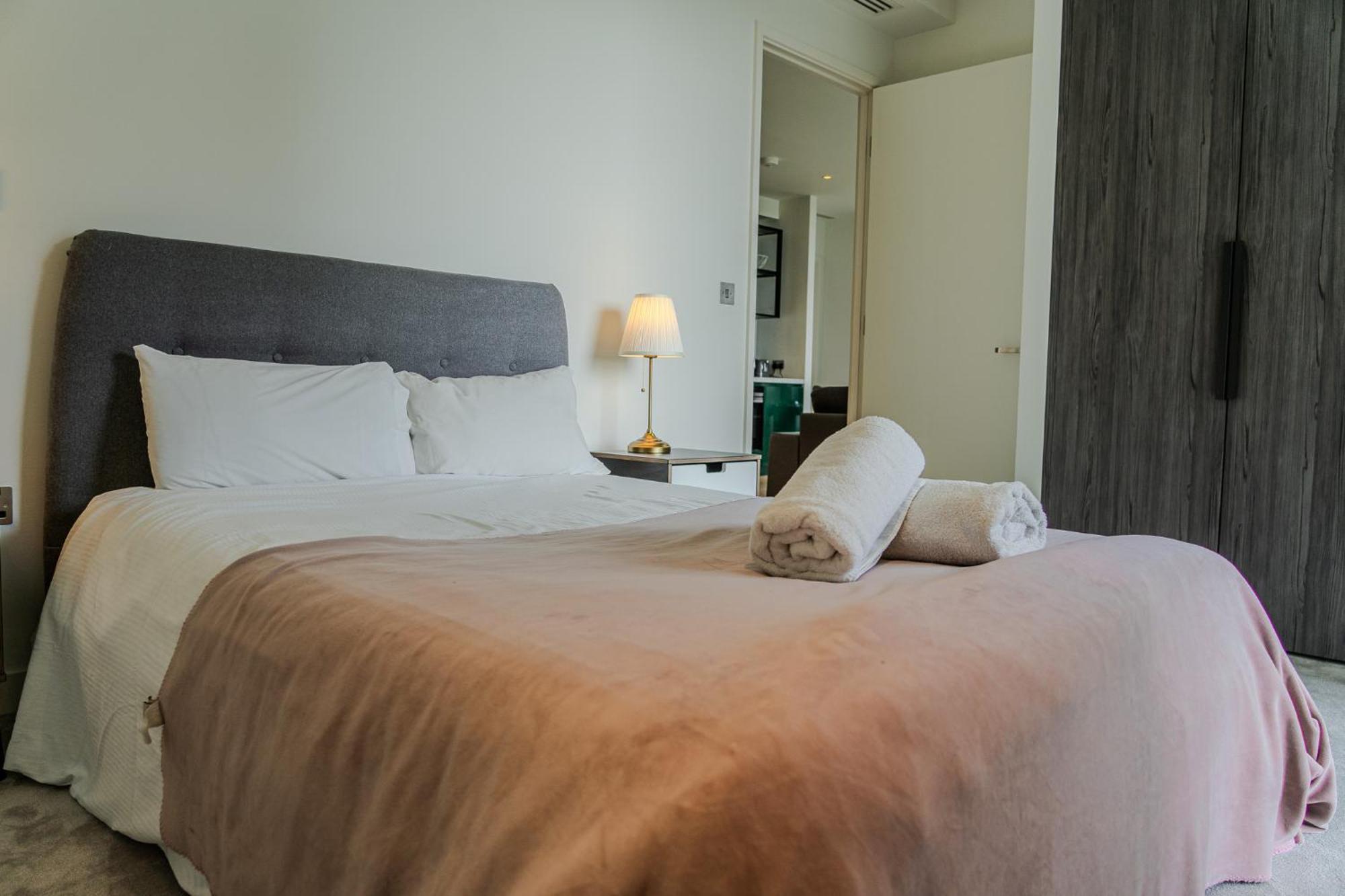 Apartment Luxury Balcony Apartment, Canary Wharf London