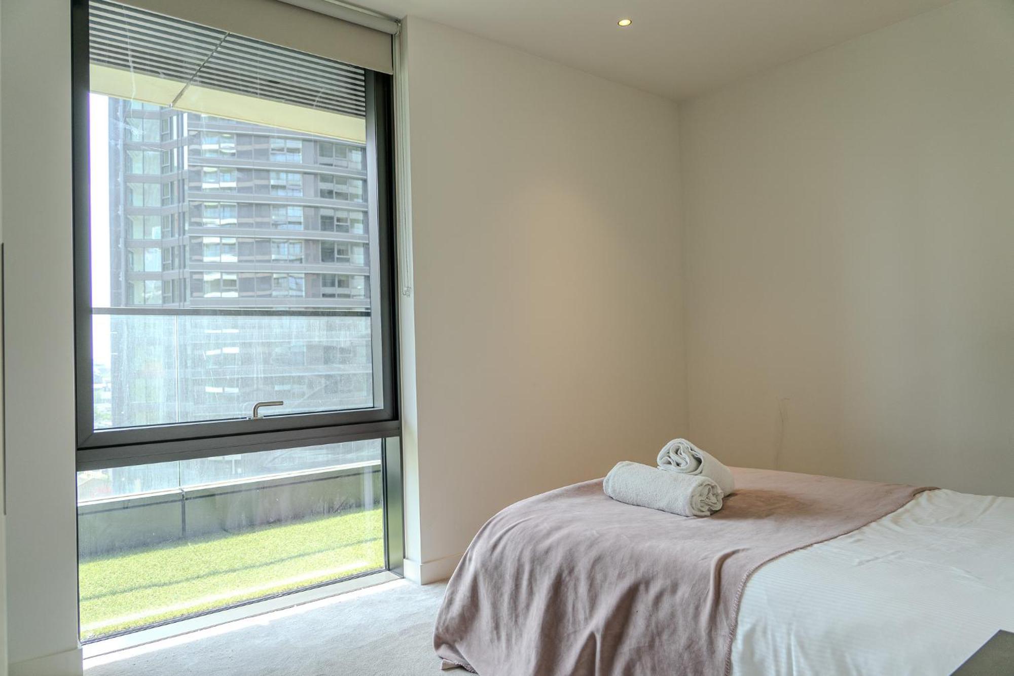 Luxury Balcony Apartment, Canary Wharf