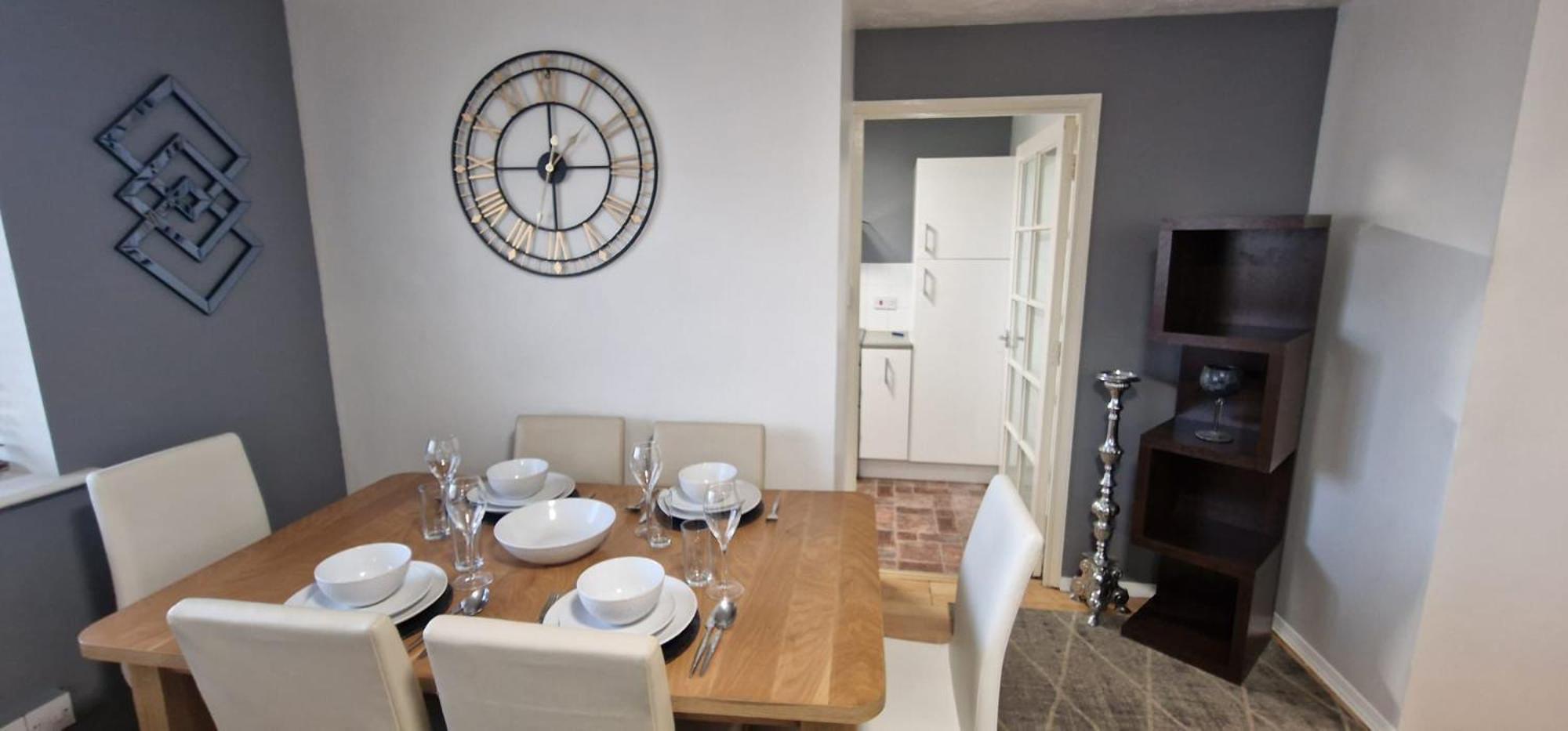 Modern 2 Bedroom Apartment