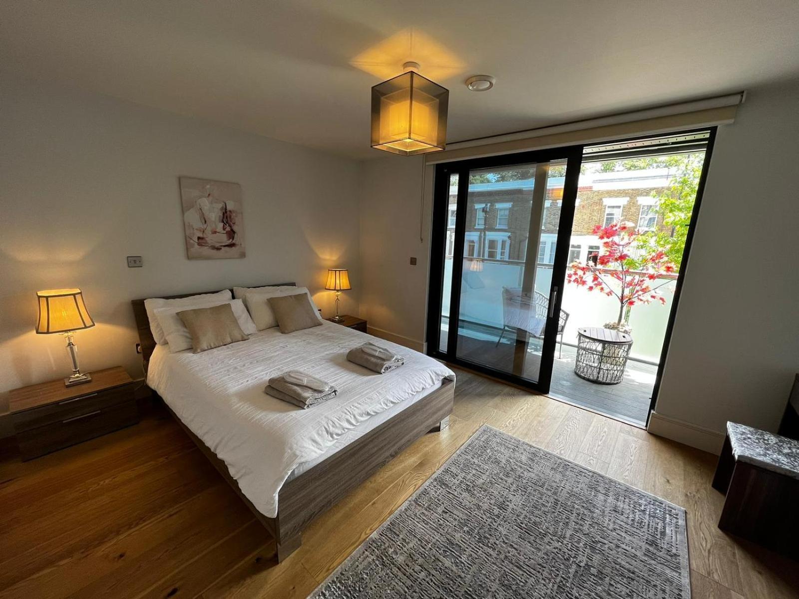 New! Charming Near Attractions Apartment London