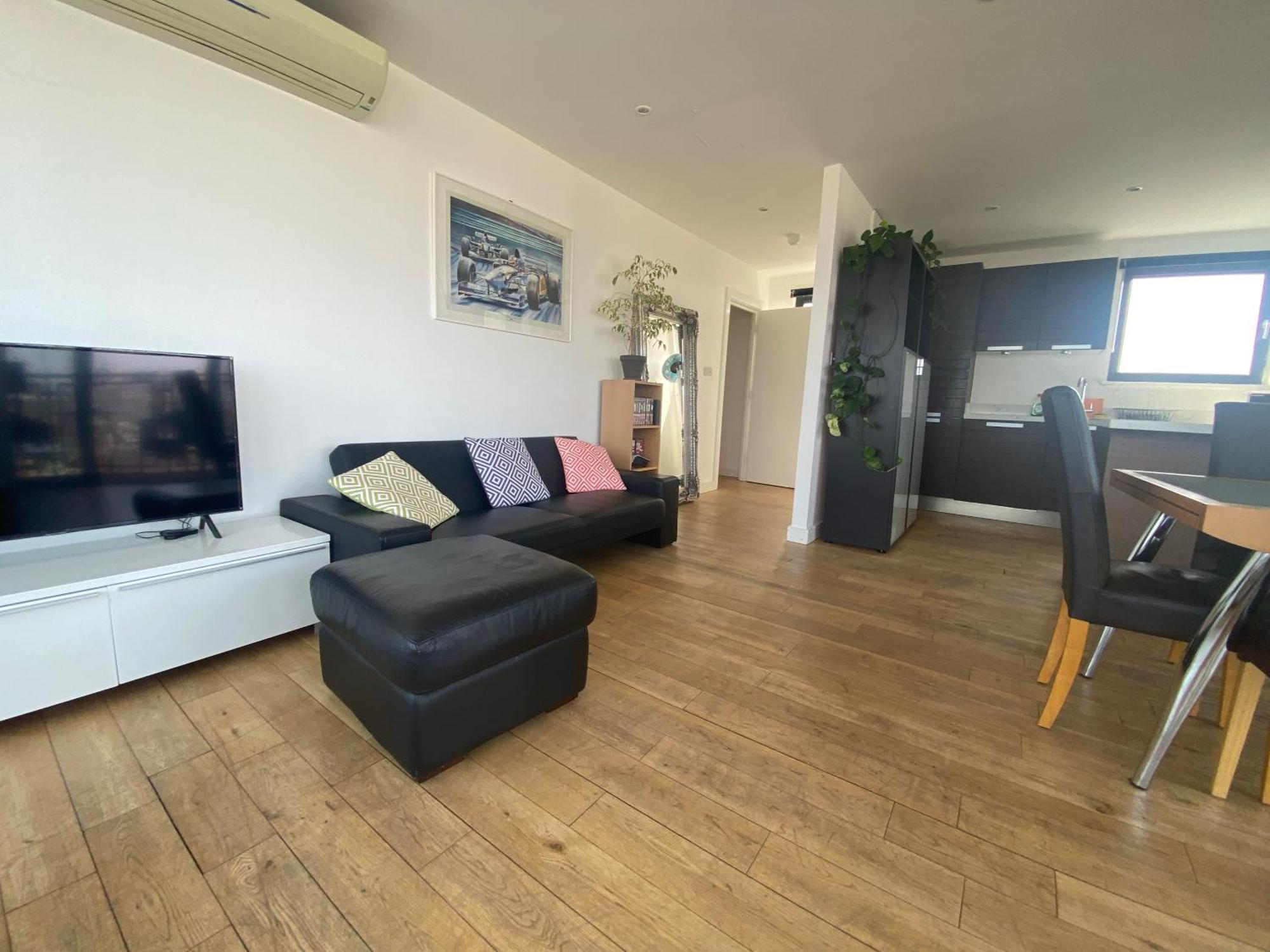 Penthouse In Battersea Amazing Views Of