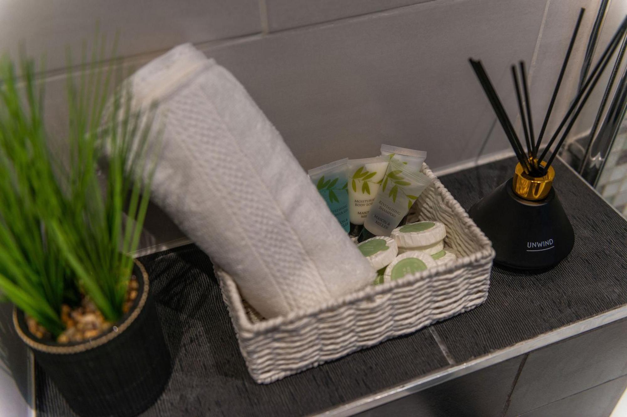 Apartment Stylish By Eye With A Small Garden London