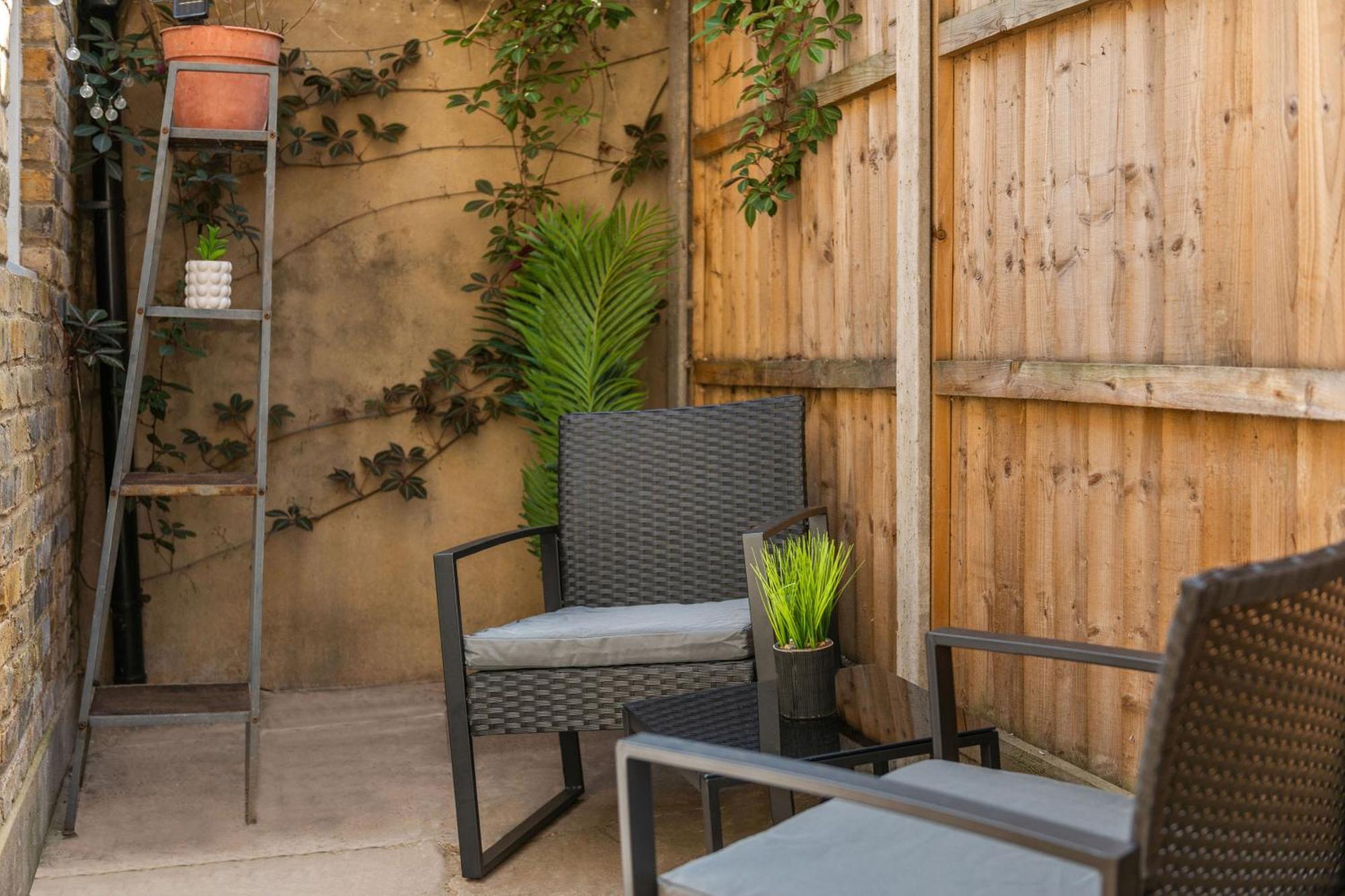 Stylish By Eye With A Small Garden