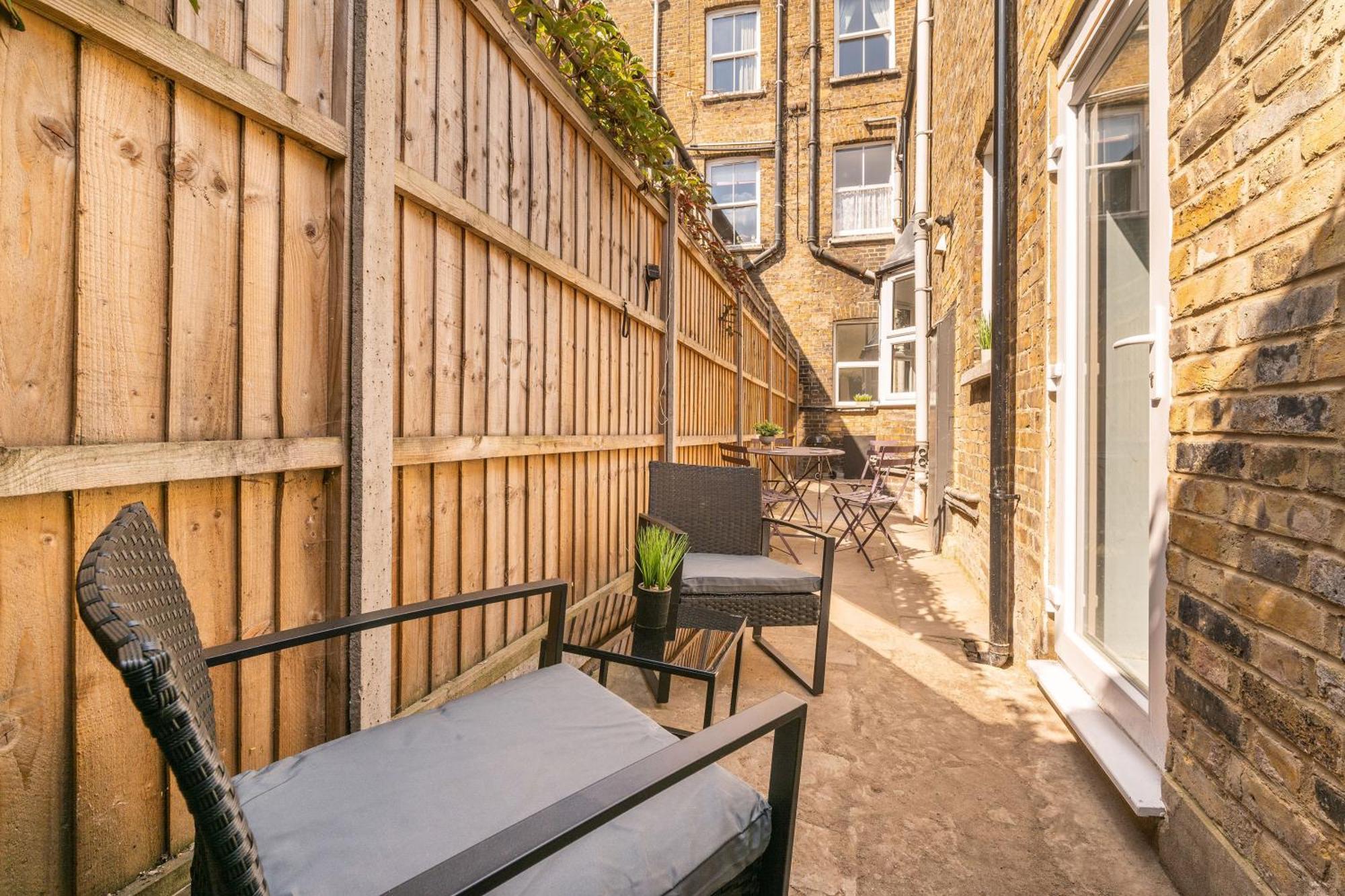 Apartment Stylish By Eye With A Small Garden