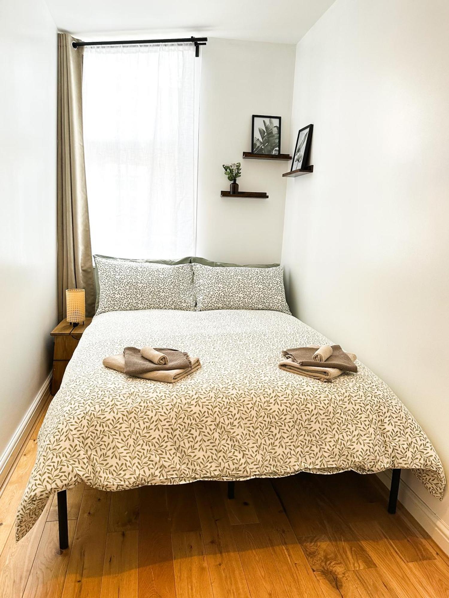 Minimalistic In Crystal Palace Apartment