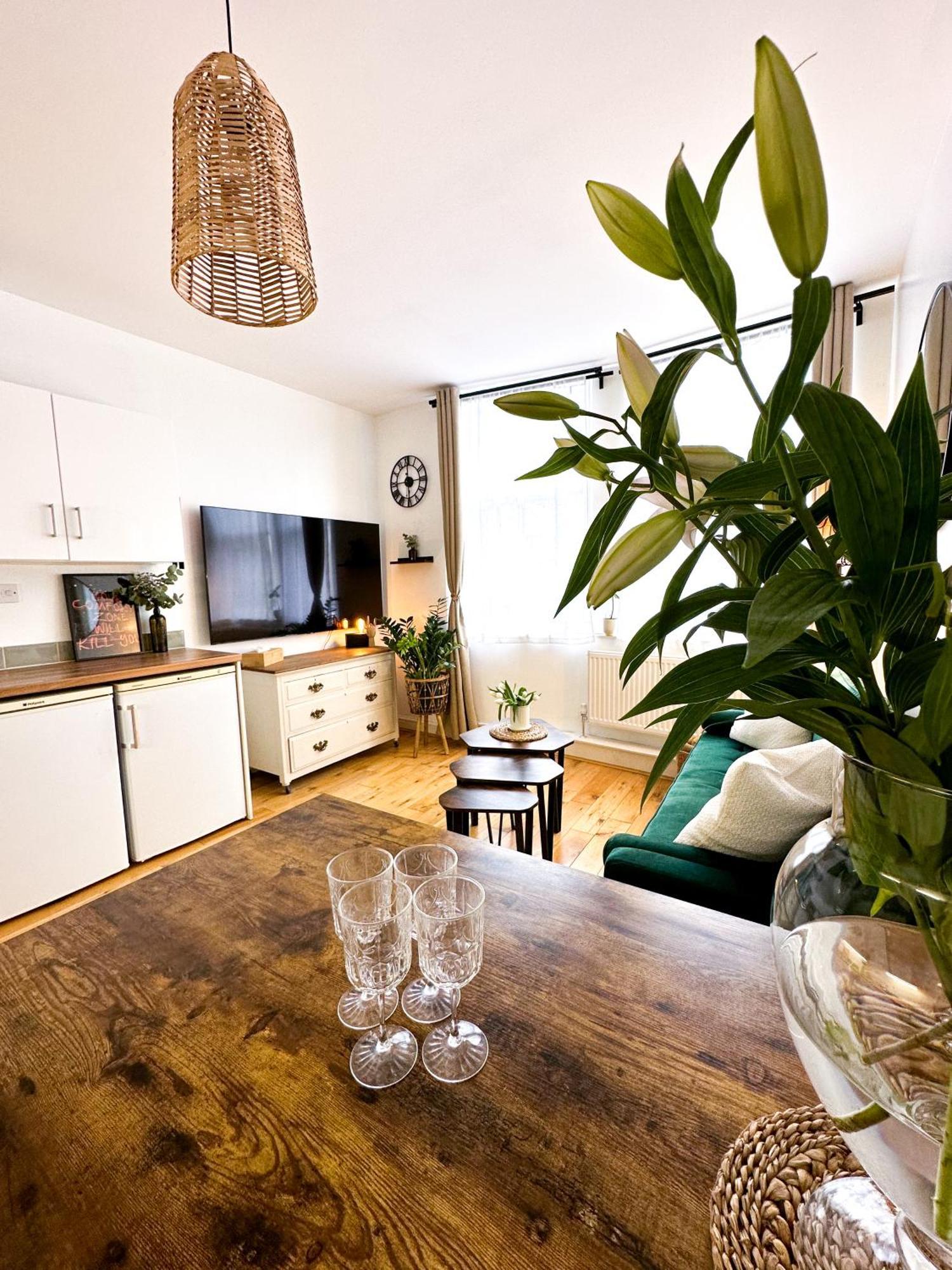 Apartment Minimalistic In Crystal Palace