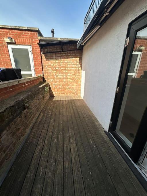 2-bed, 2-bathroom Split Level Flat In Hackney With 2 Balconies London