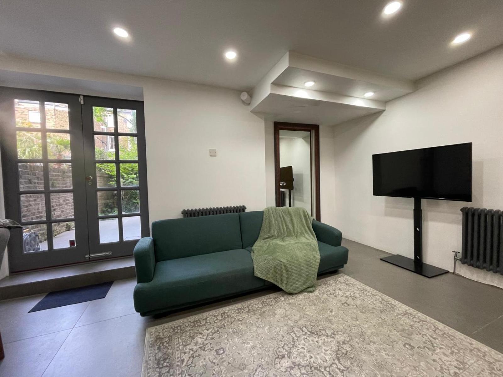 Stylish Modern Flat With Private Garden In Maida Vale * London