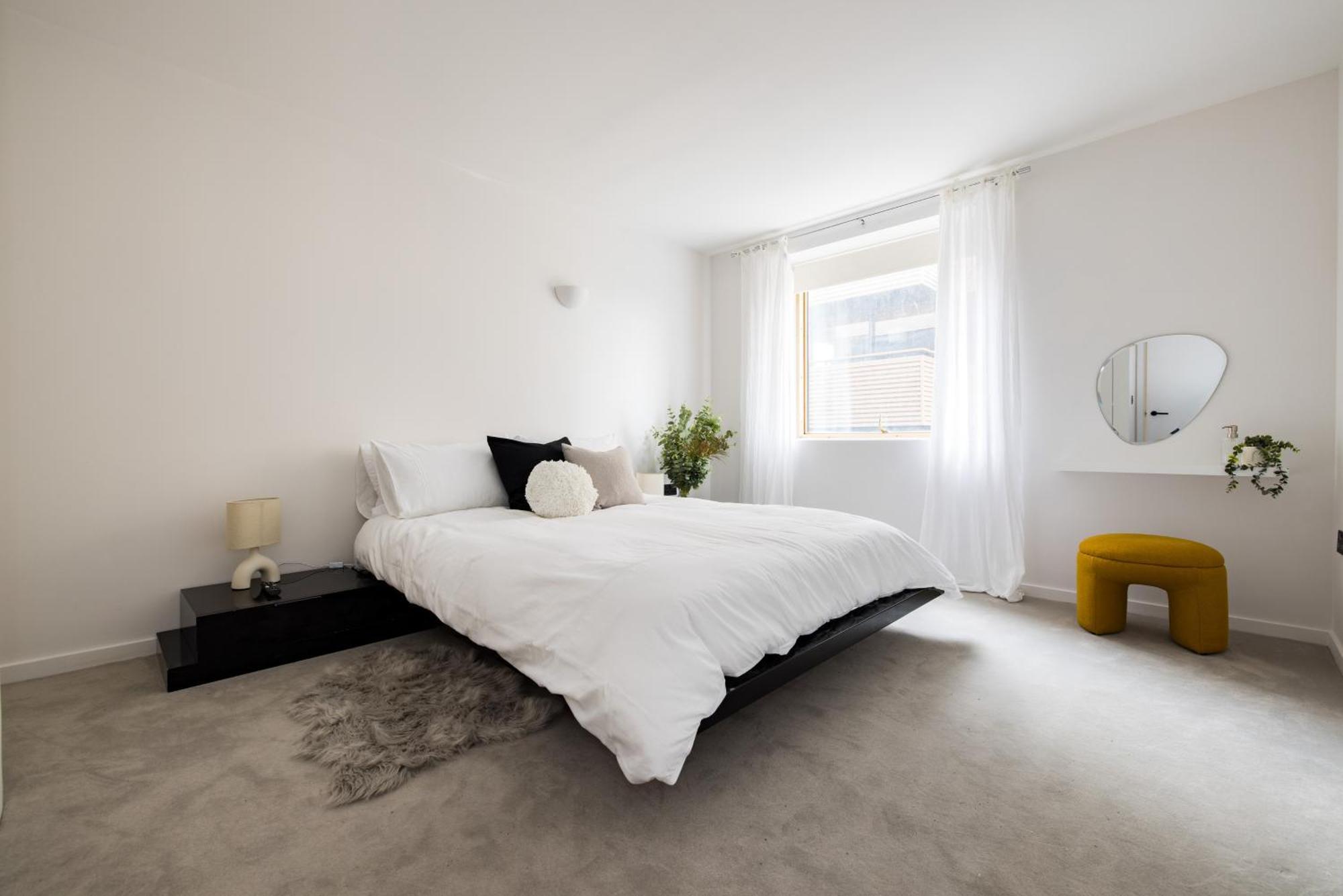 Apartment Modern, Luxury 2-bed With Private Balcony