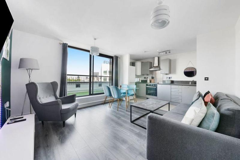 Appartement Penthouse W/ Hot Tub Near Stratford, Westfield Londen