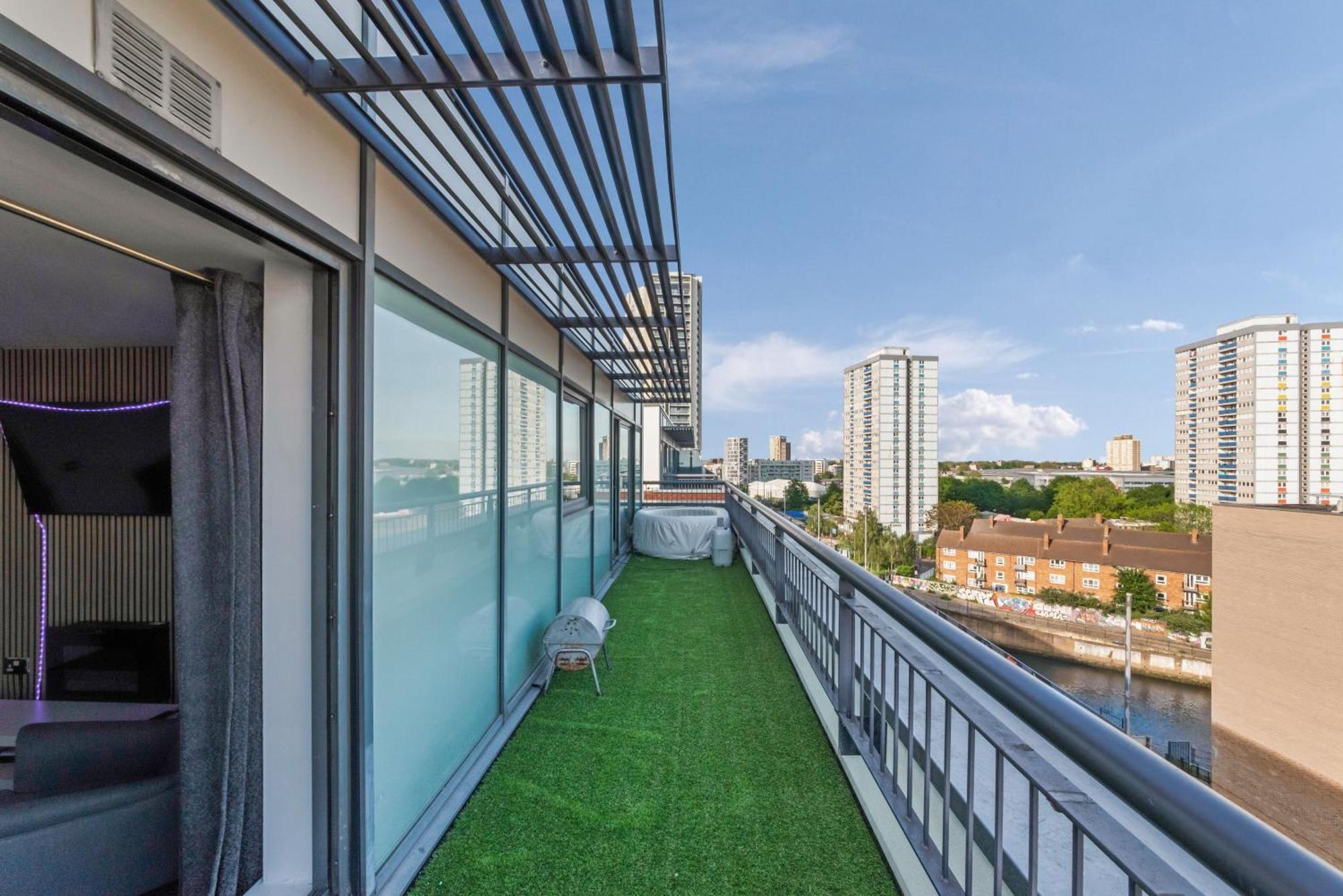Penthouse W/ Hot Tub Near Stratford, Westfield Appartement Londen