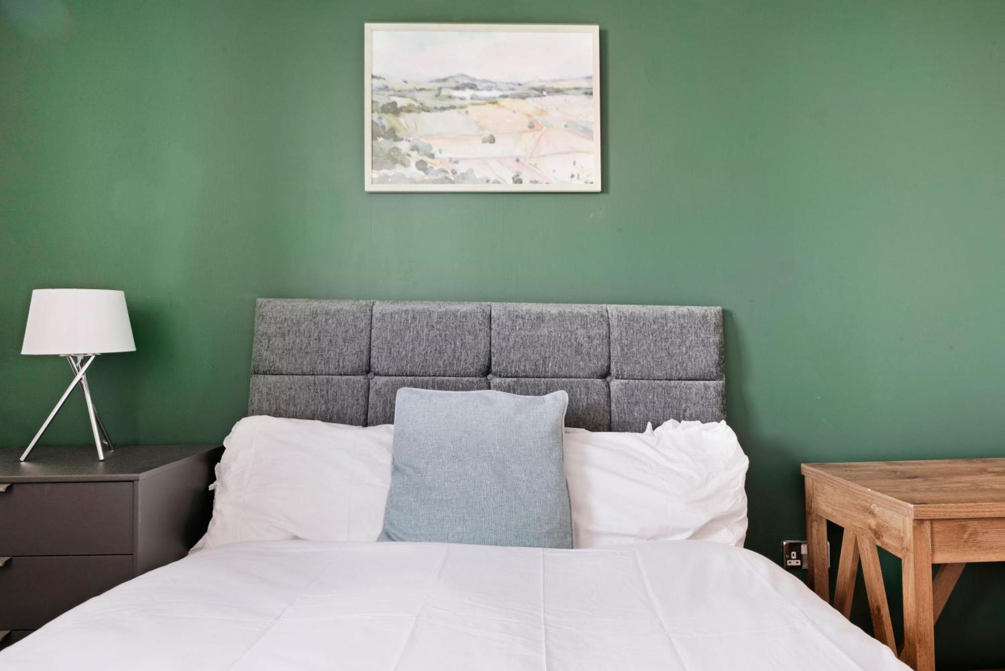 Penthouse W/ Hot Tub Near Stratford, Westfield Appartement Londen