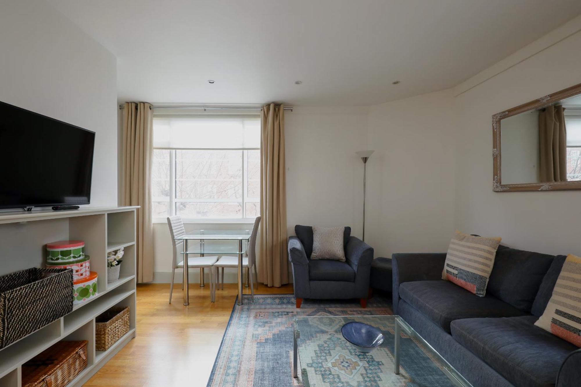 Classic South Kensington Nell Gwynn Apartment *