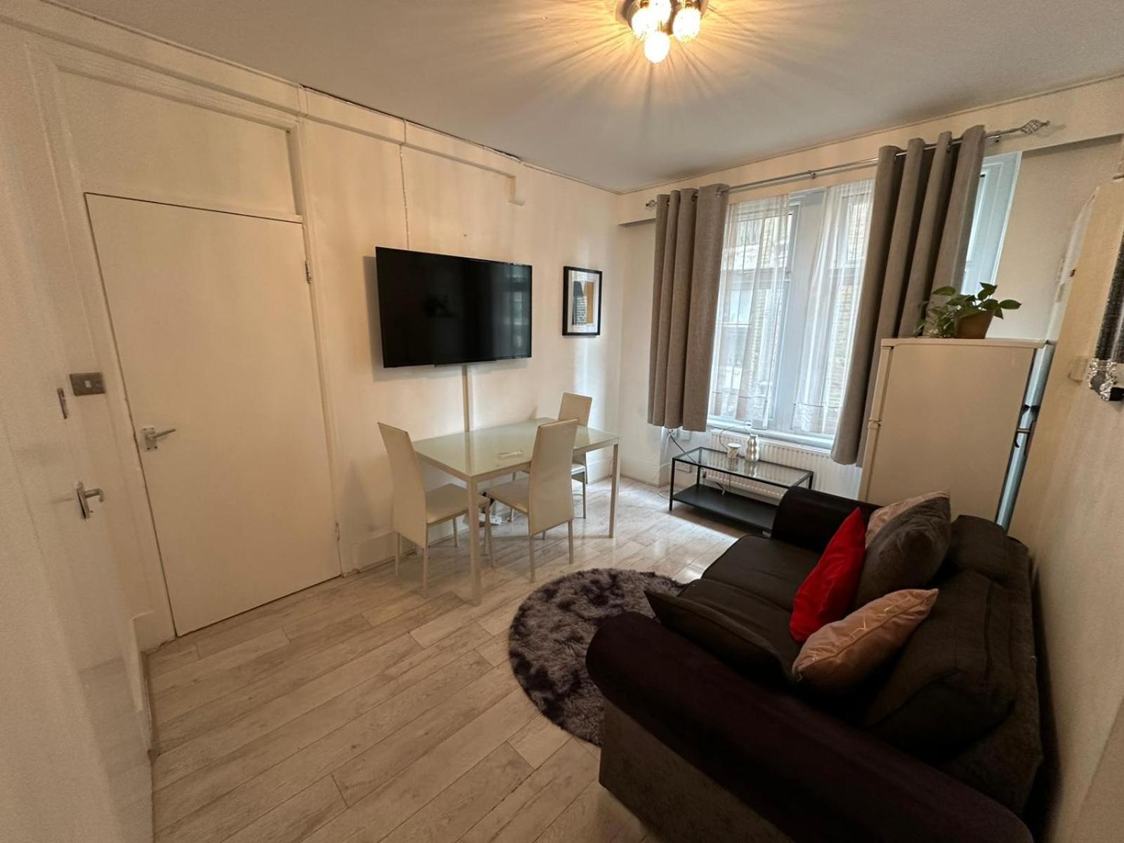 Apartment Miles Building London