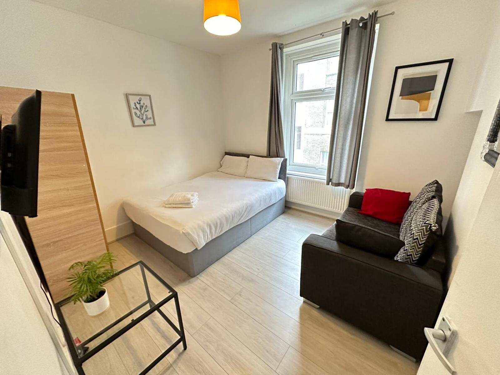 Apartment Miles Building London
