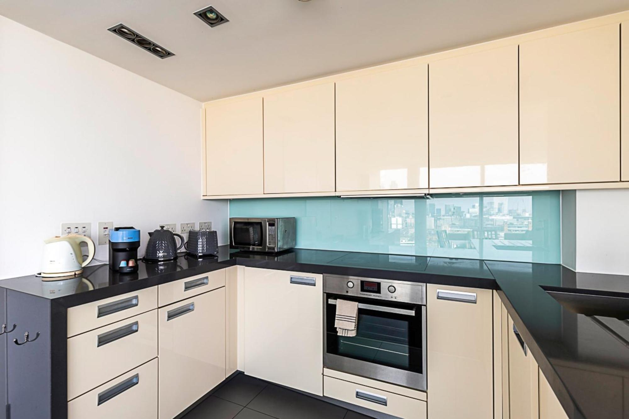 Skyline Serenity In Southwark Apartment