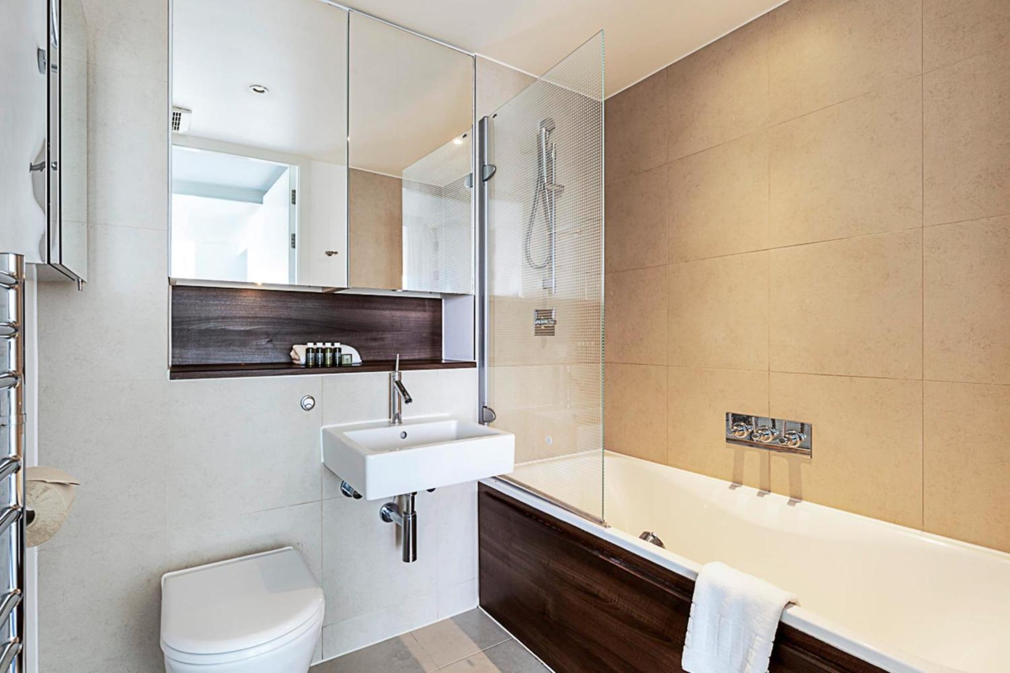 Skyline Serenity In Southwark Apartment