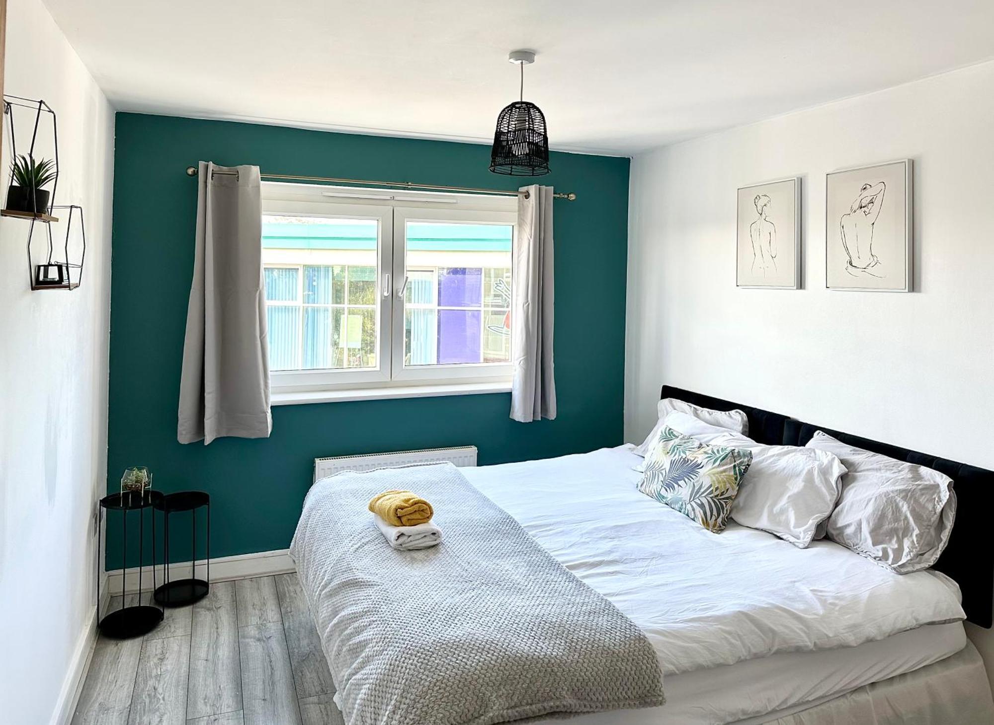 Apartment Starlet - 2 Bedroom Near Central Line London
