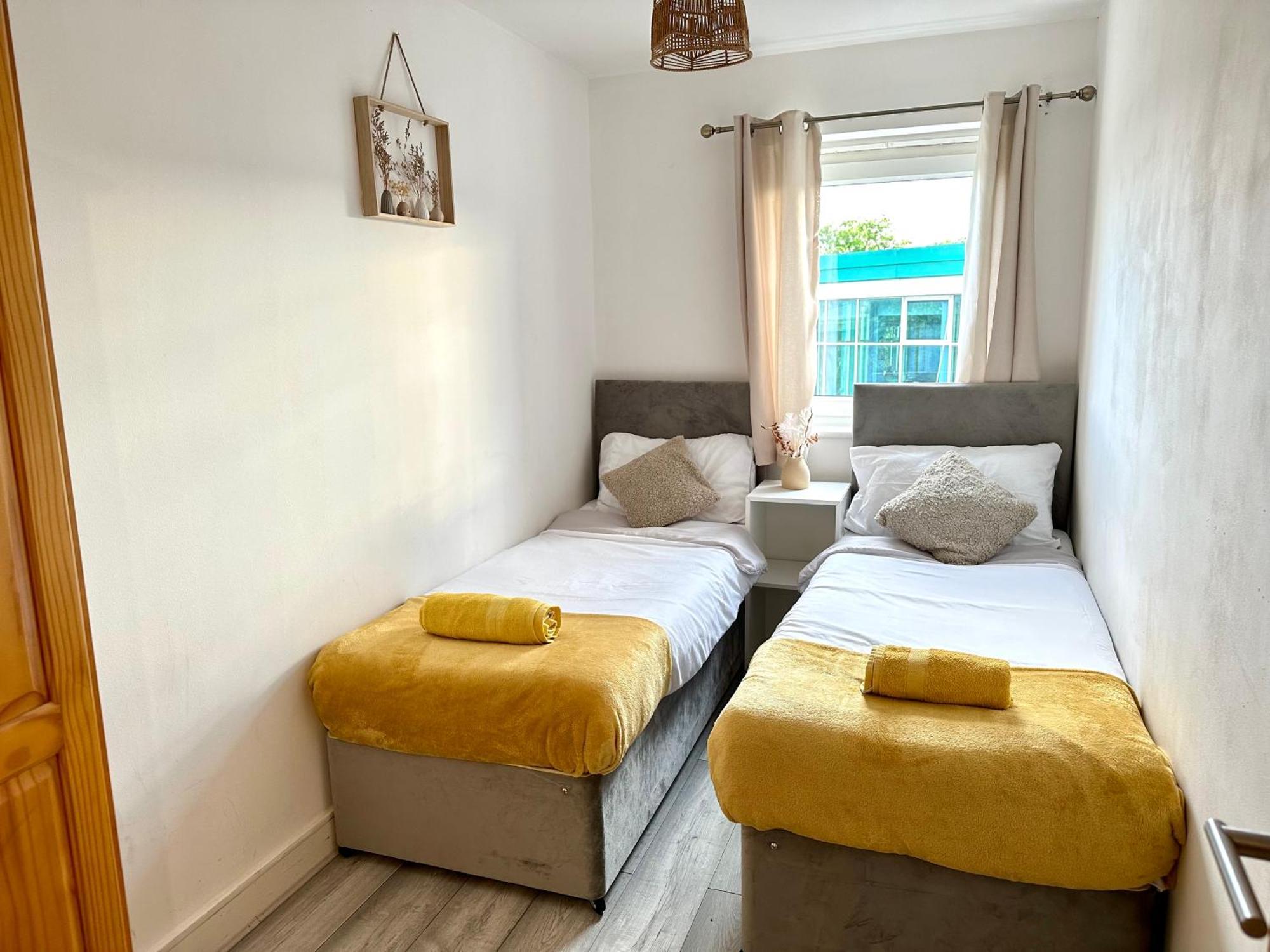 Apartment Starlet - 2 Bedroom Near Central Line *