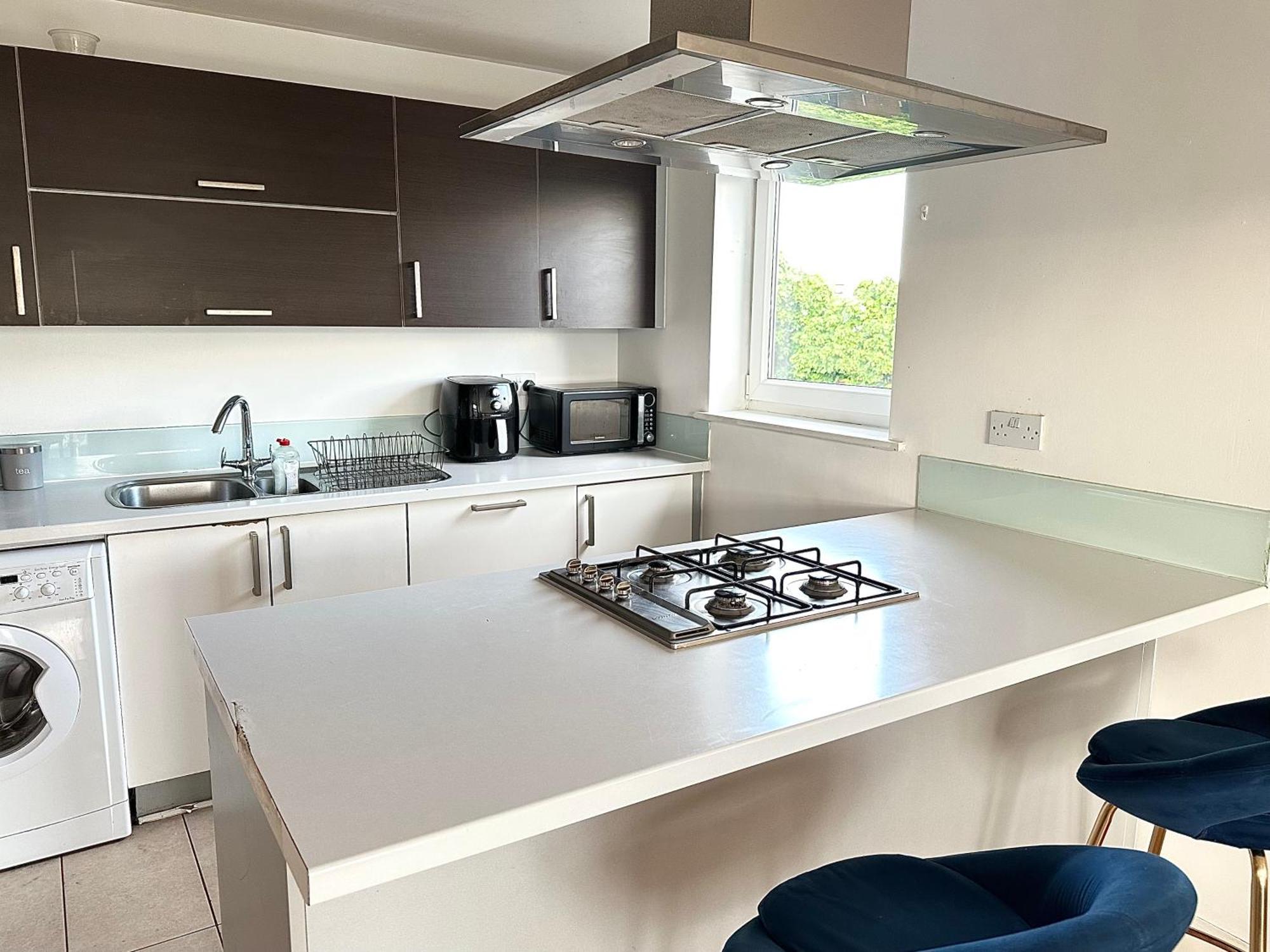 Starlet - 2 Bedroom Near Central Line Apartment *