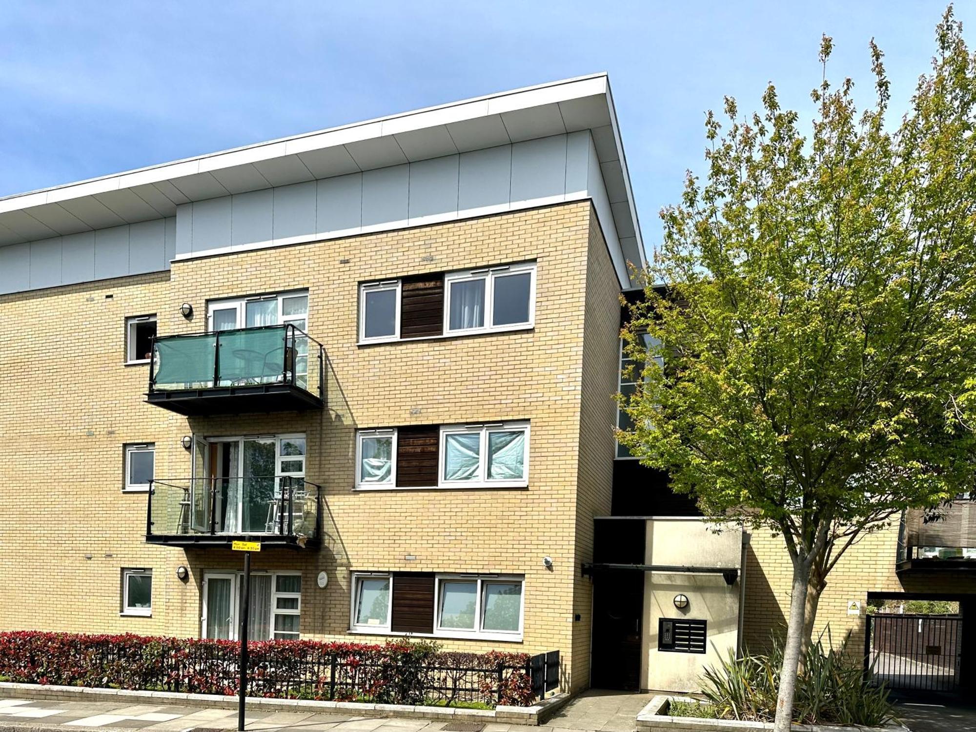 Starlet - 2 Bedroom Near Central Line *