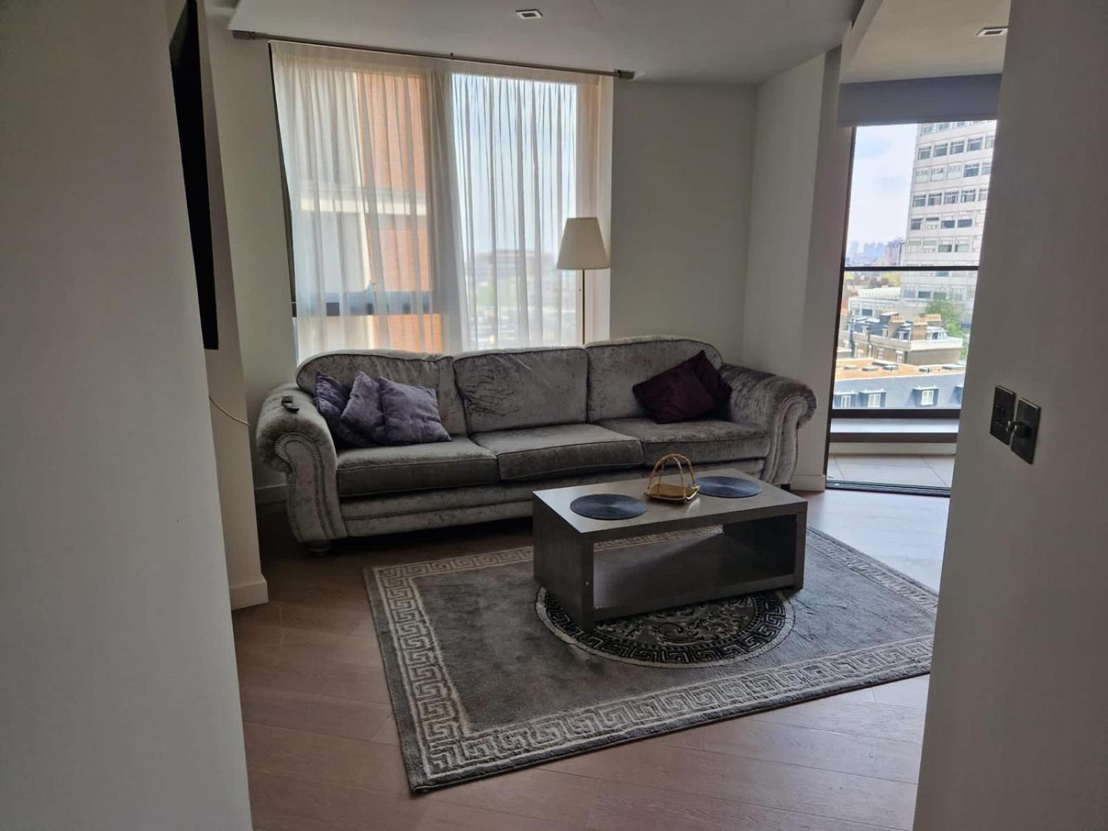 One Luxury Bedroom In
