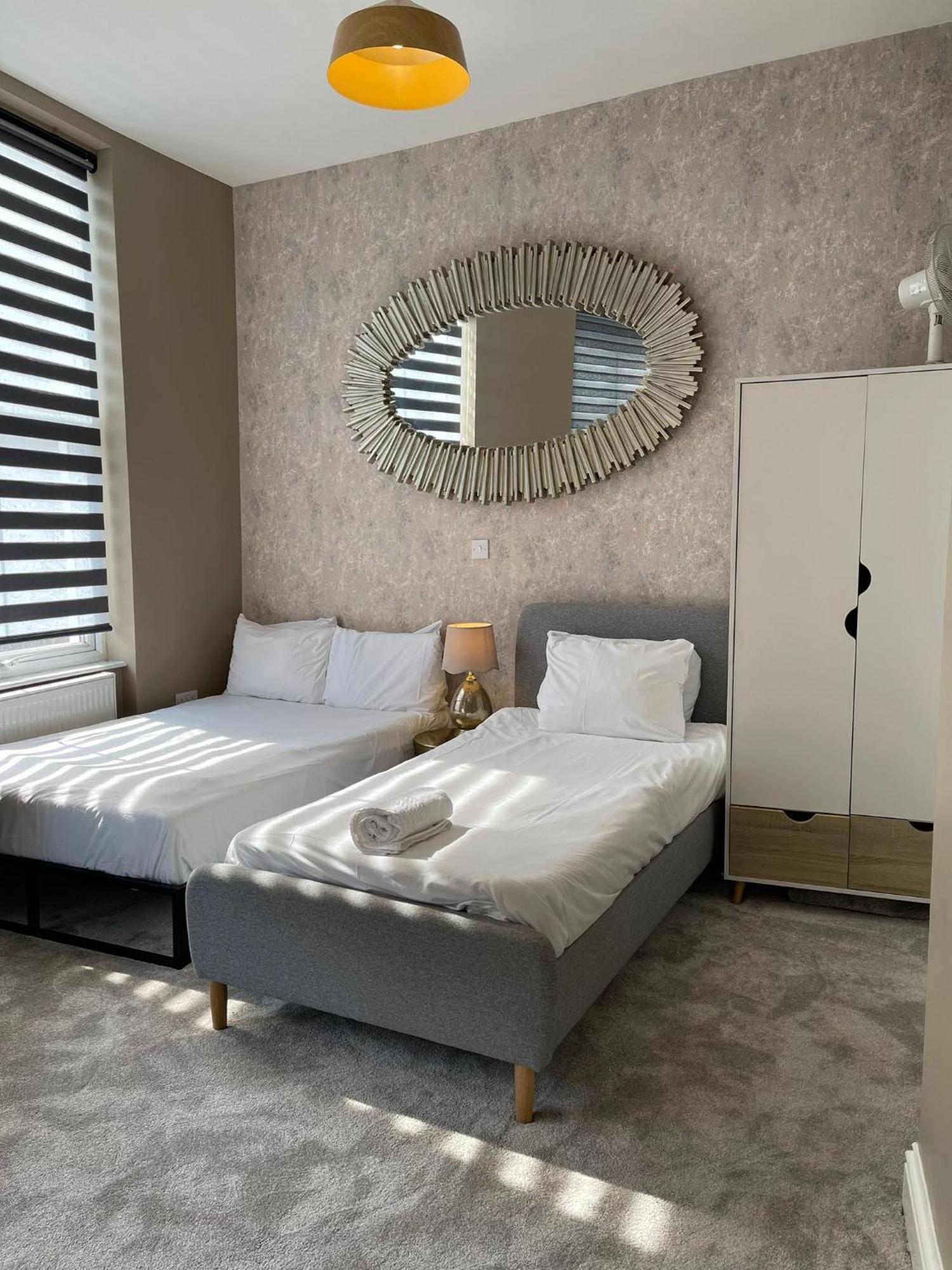 Quadruple Close To King's Cross Apartment *