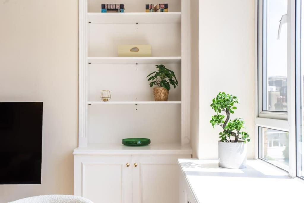 South Kensington Luxury 2 Bedroom Apartment