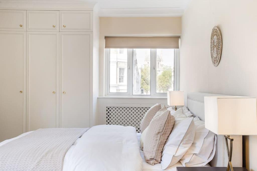 South Kensington Luxury 2 Bedroom Apartment London