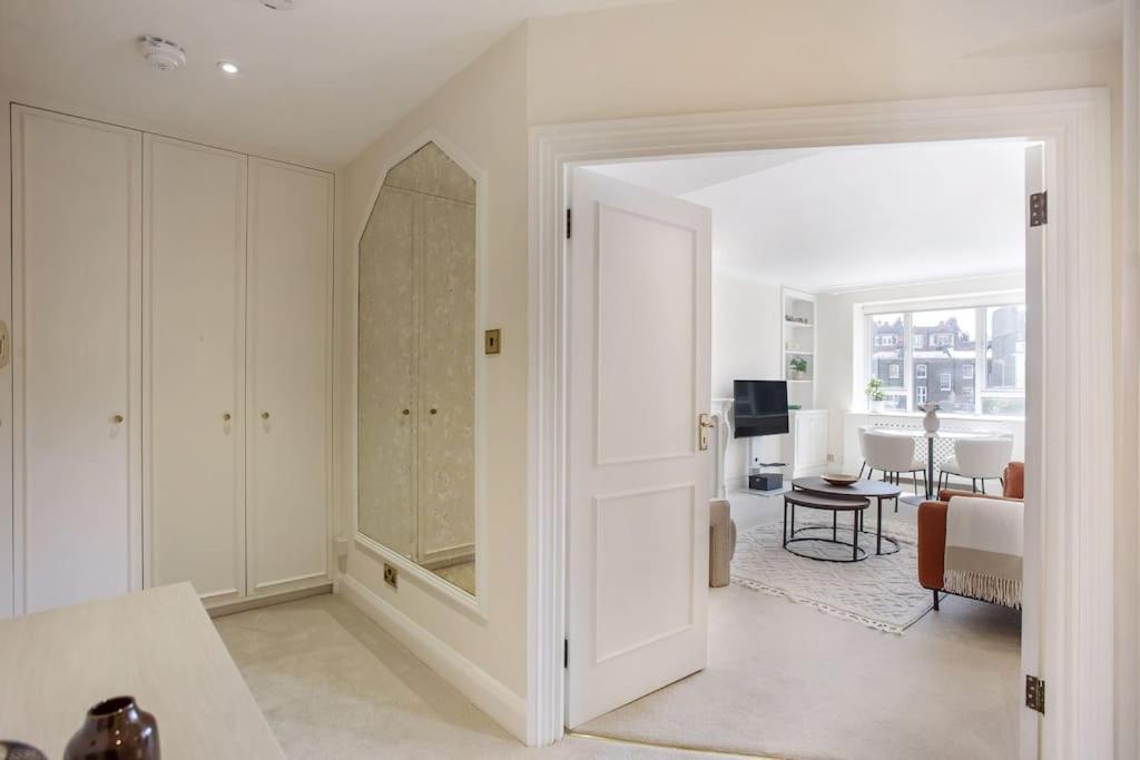 South Kensington Luxury 2 Bedroom * London