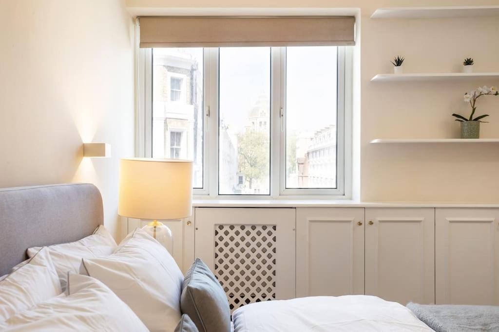 South Kensington Luxury 2 Bedroom Apartment London