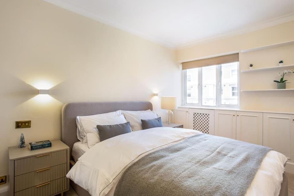 South Kensington Luxury 2 Bedroom * London