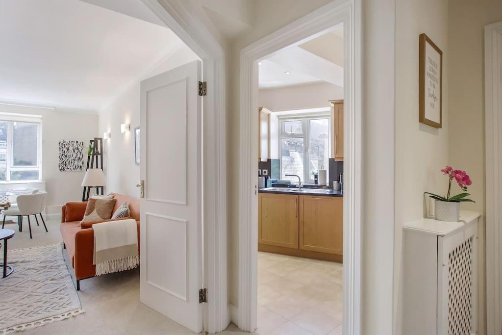 South Kensington Luxury 2 Bedroom Apartment *