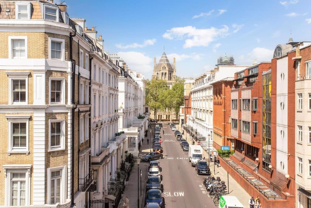 South Kensington Luxury 2 Bedroom London