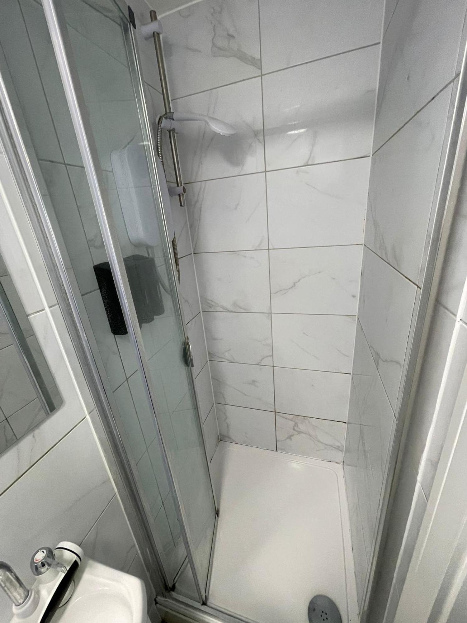 Letzi Private En-suite Near Wembley Privatunterkunft London