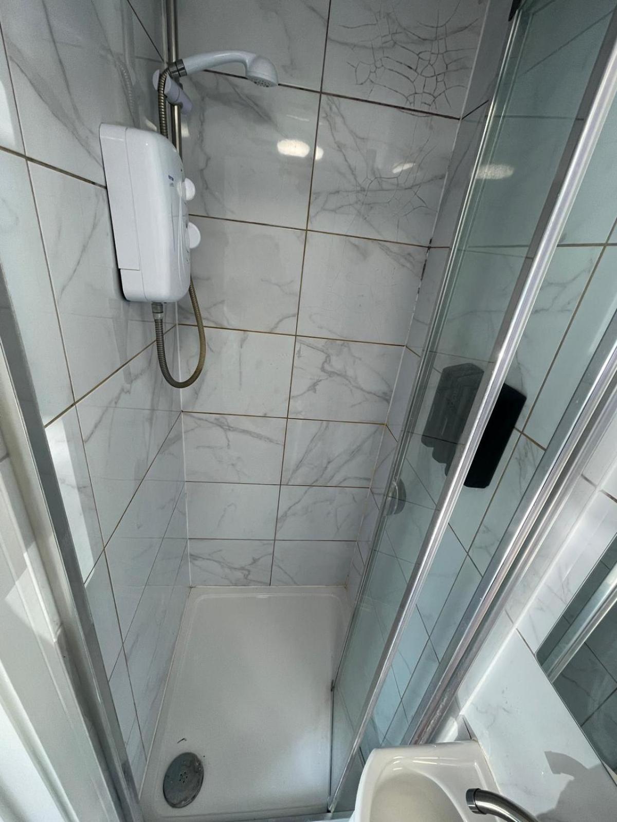Letzi Private En-suite Near Wembley Privatunterkunft *