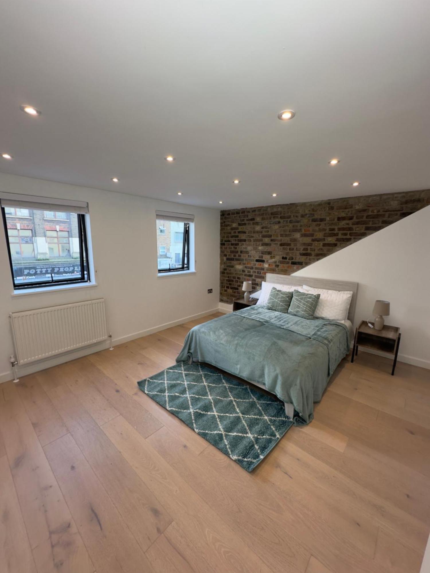 2-bed, 2-bathroom Split Level Flat In Hackney With 2 Balconies * London