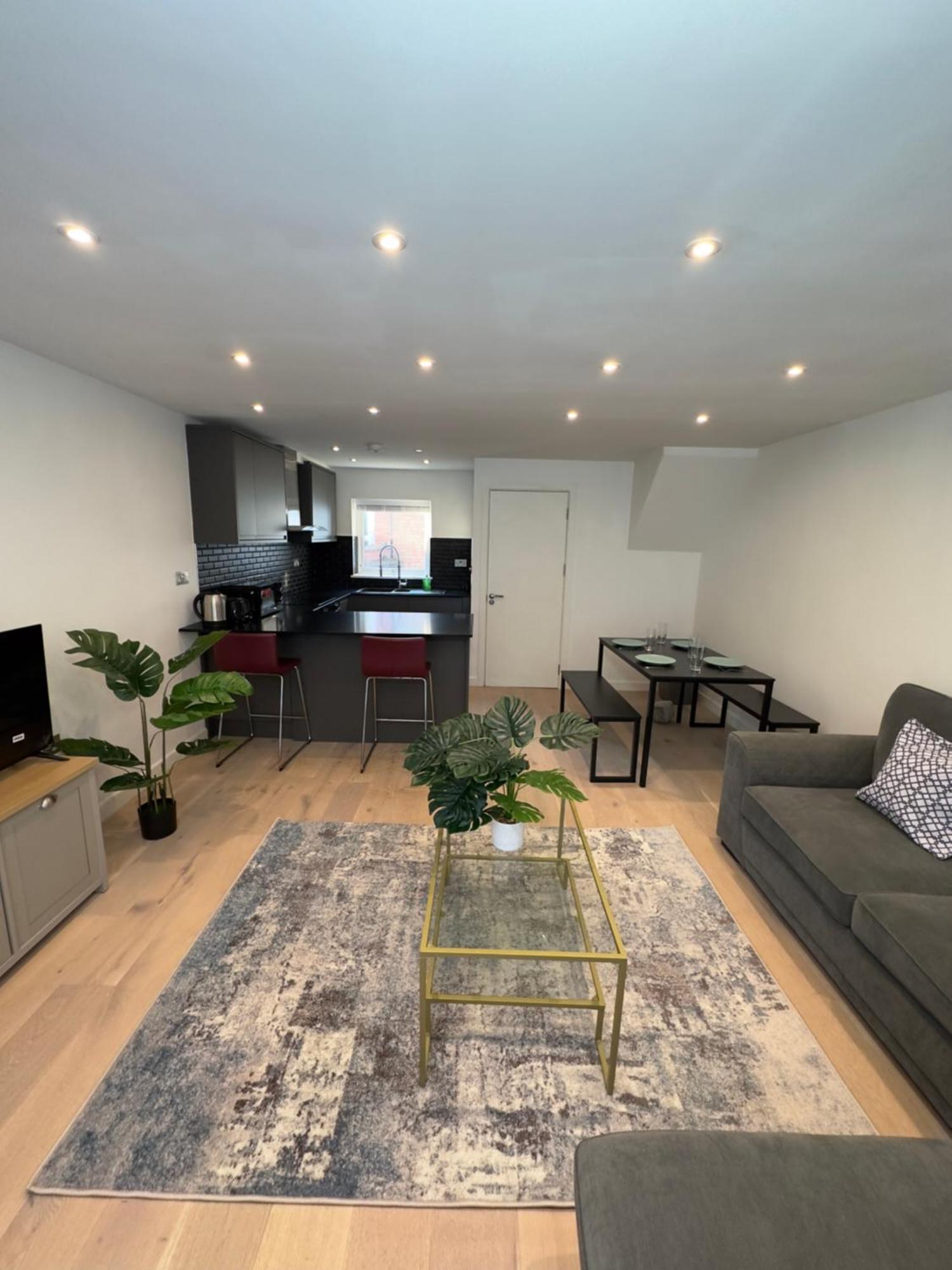 Apartment 2-bed, 2-bathroom Split Level Flat In Hackney With 2 Balconies *