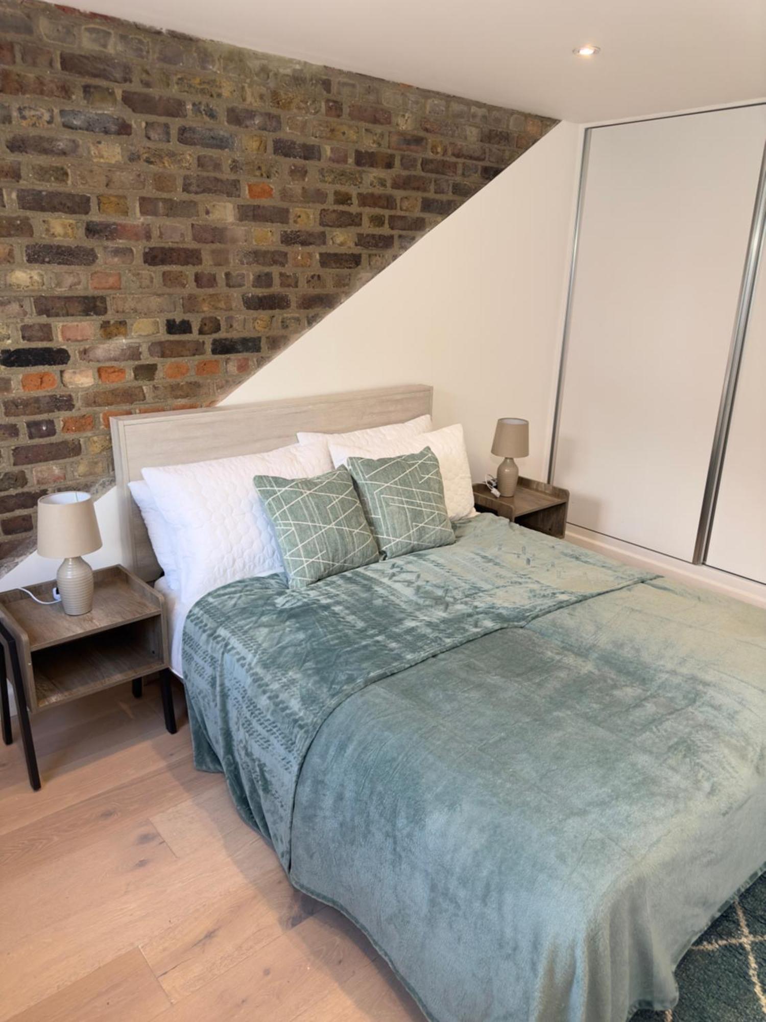 Apartment 2-bed, 2-bathroom Split Level Flat In Hackney With 2 Balconies London