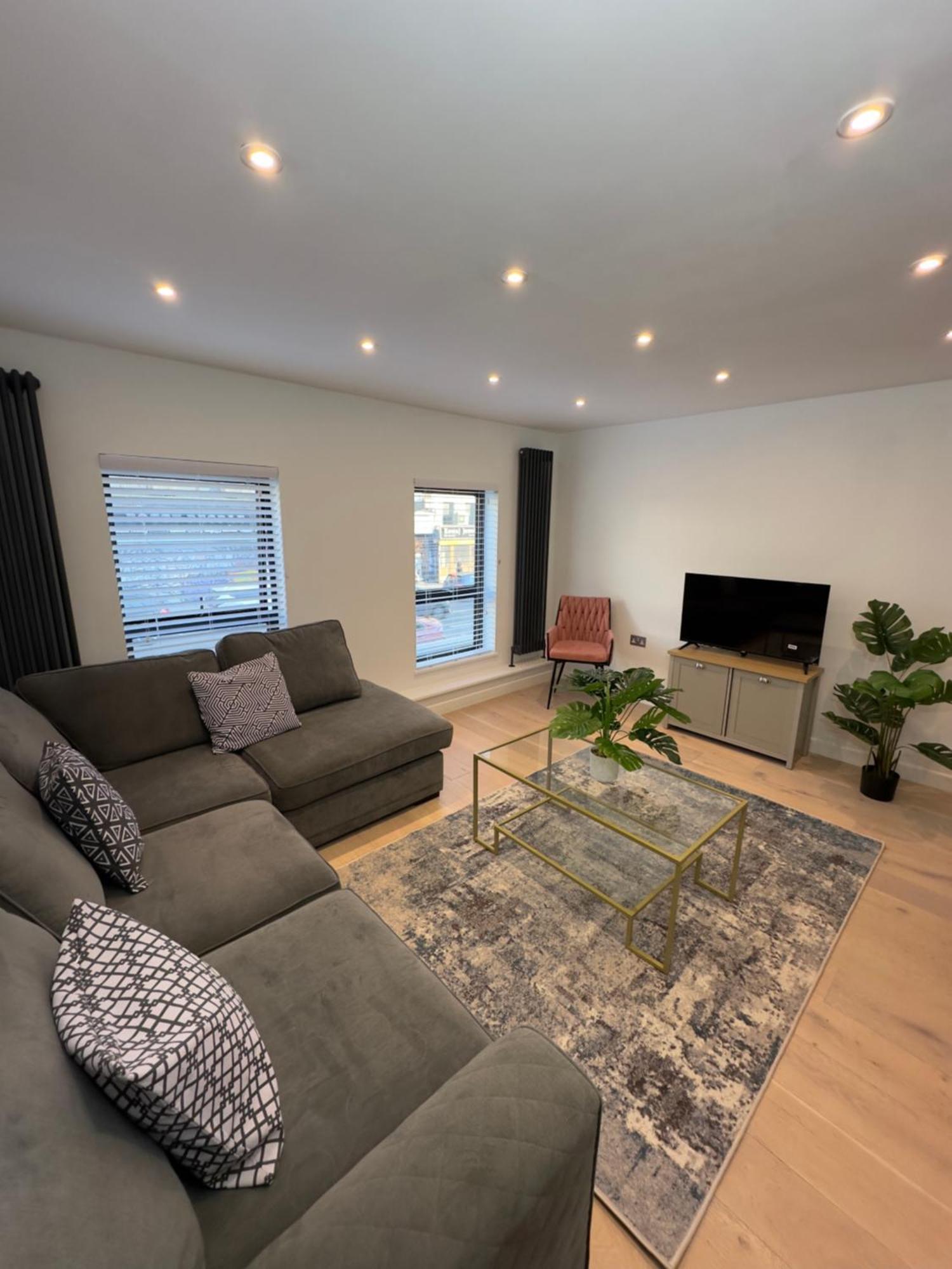 2-bed, 2-bathroom Split Level Flat In Hackney With 2 Balconies * London