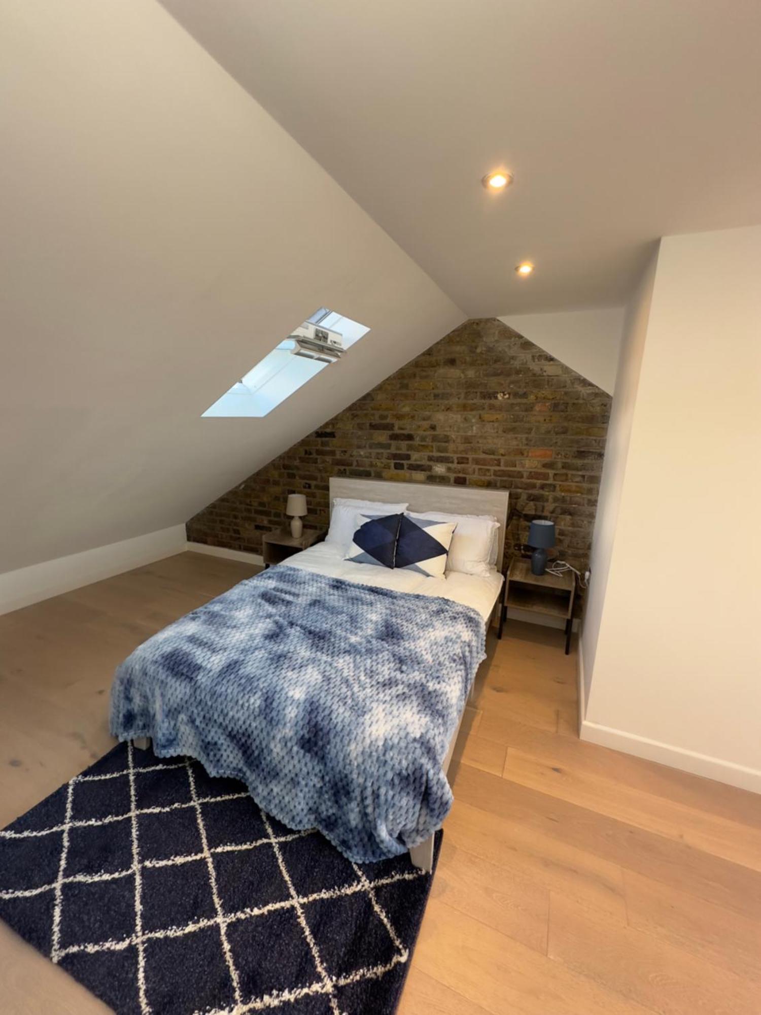 2-bed, 2-bathroom Split Level Flat In Hackney With 2 Balconies *
