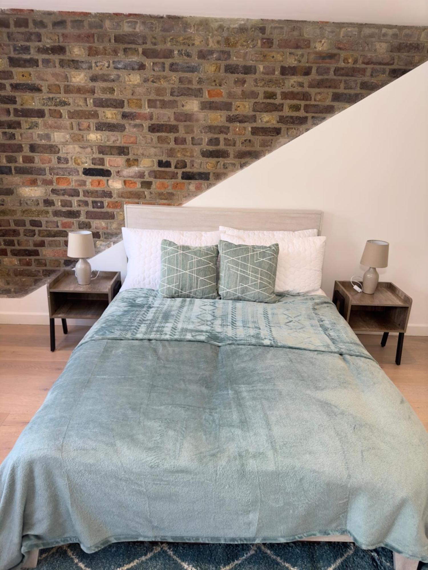2-bed, 2-bathroom Split Level Flat In Hackney With 2 Balconies