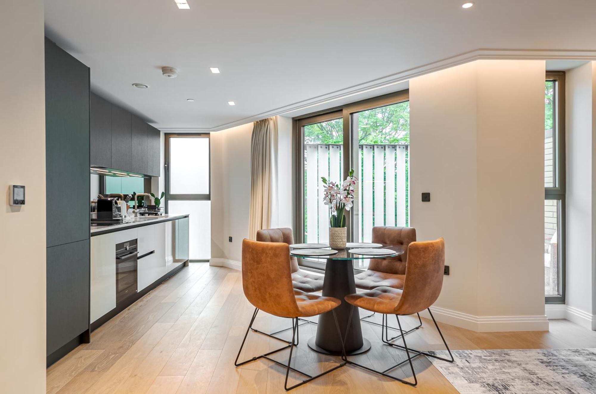Arcadia Residences - Luxury In Kensington Apartment