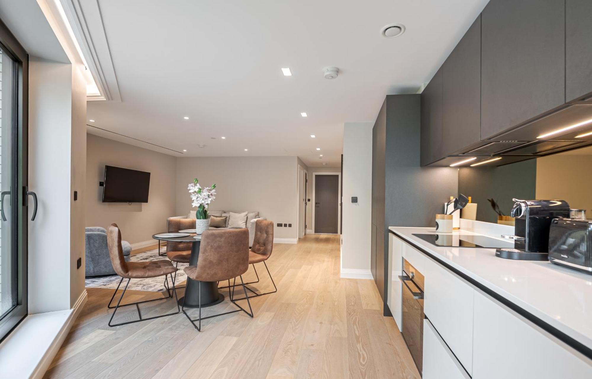 Arcadia Residences - Luxury In Kensington Apartment *