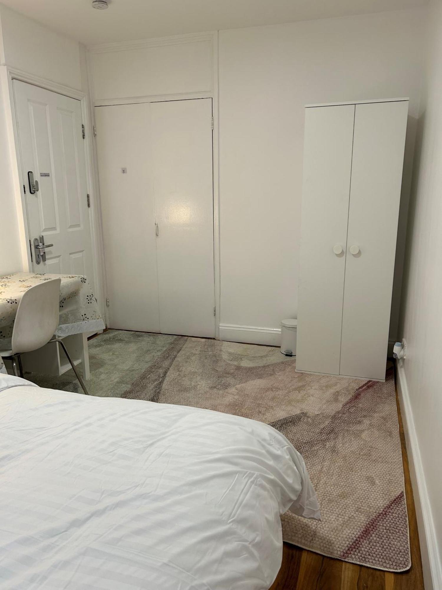 Stepney Guest house *