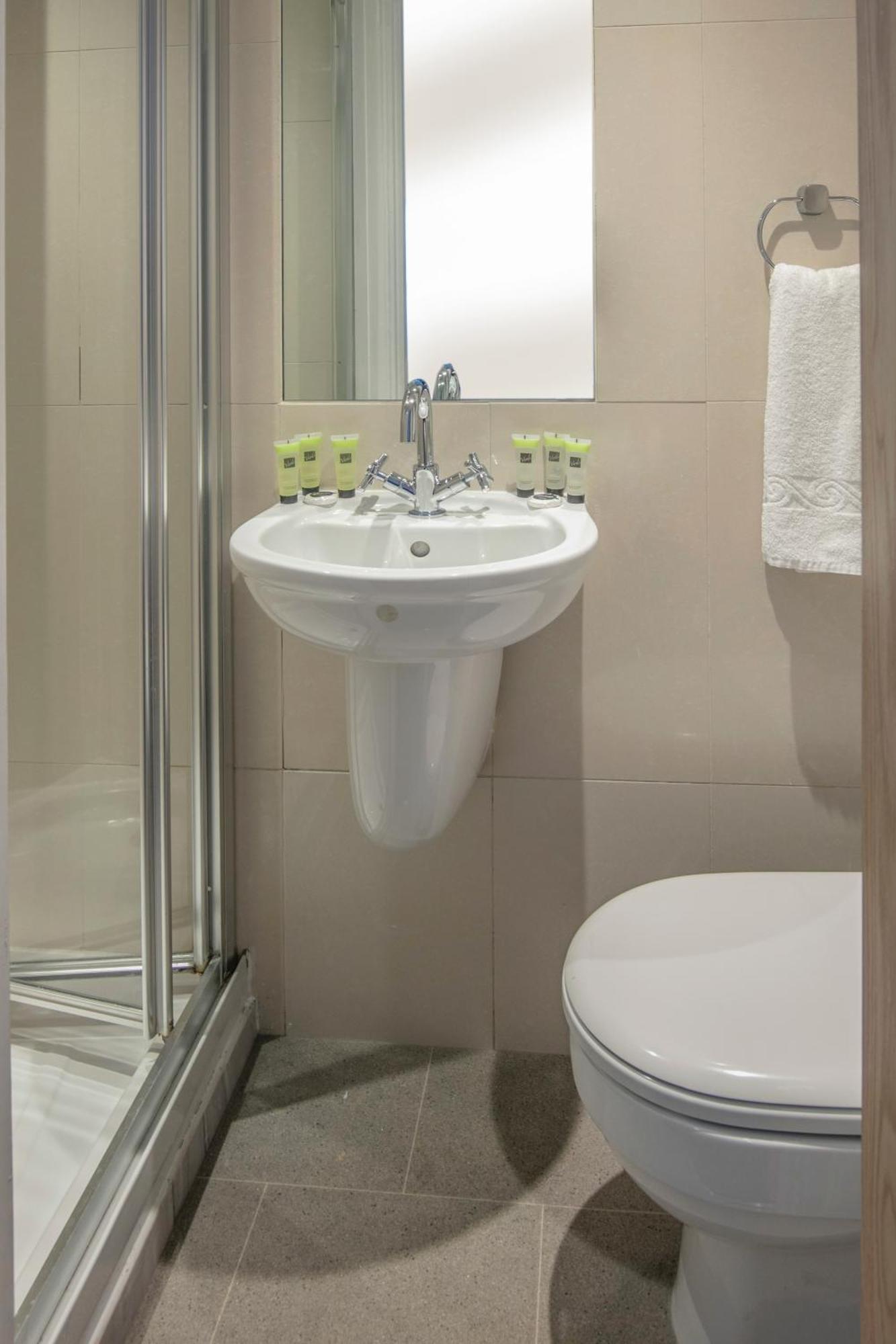 Hotel Queensway Hotel, Sure Collection By Western Londen